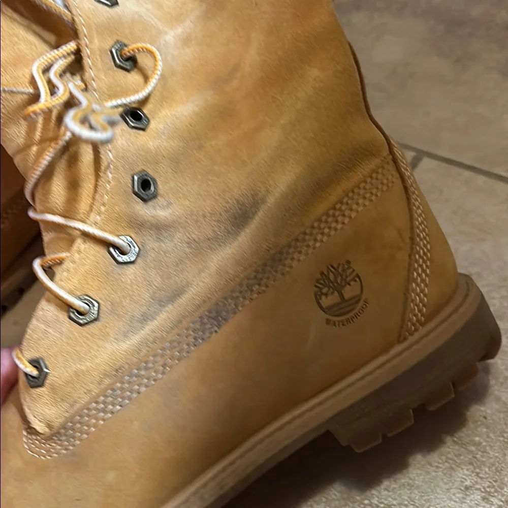 Timberland Tan Boots with Shearling Lining - Picture 6 of 8
